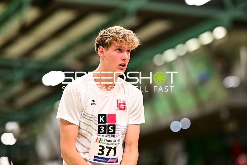 Athlet mit Startnummer 371 im Glaspalast