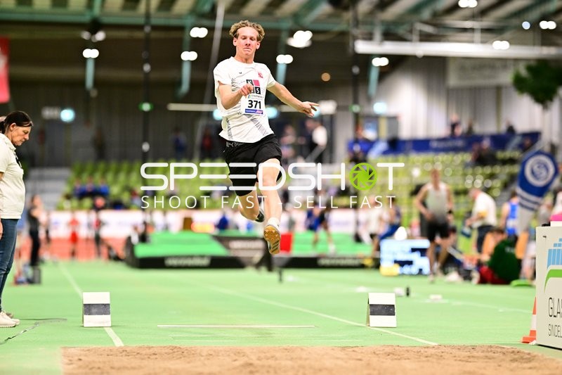 Startnummer 371 beim Weitsprung