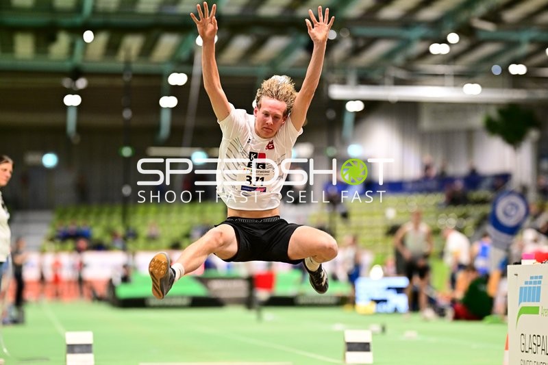 Startnummer 371 beim Weitsprung