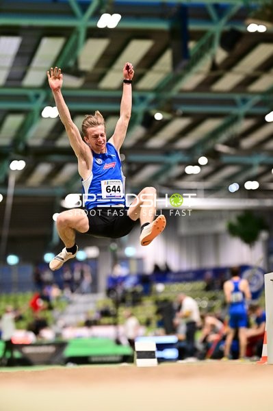 Weitsprung im Glaspalast