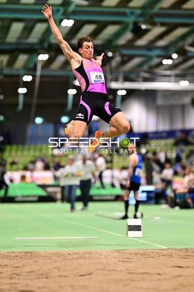 Startnummer 48 beim Weitsprung