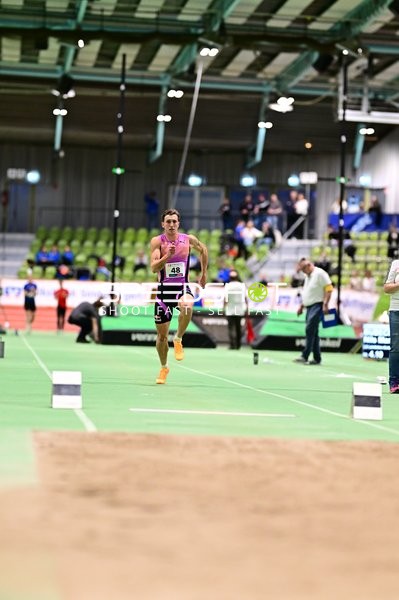 Startnummer 48 beim Weitsprung