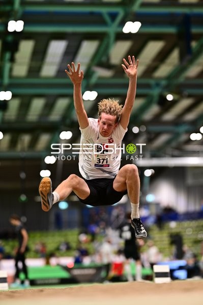 Startnummer 371 beim Weitsprung
