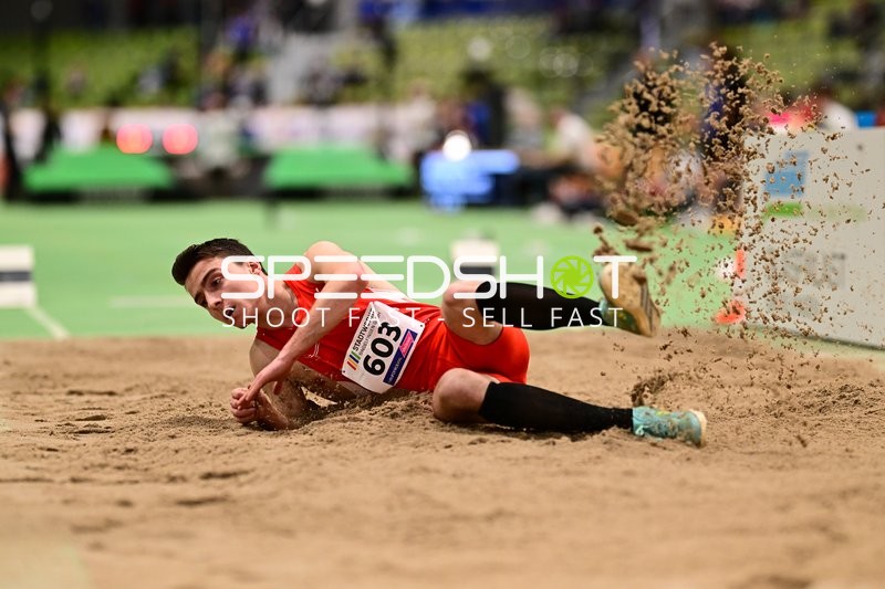 Athlet mit Startnummer 603 im Weitsprung