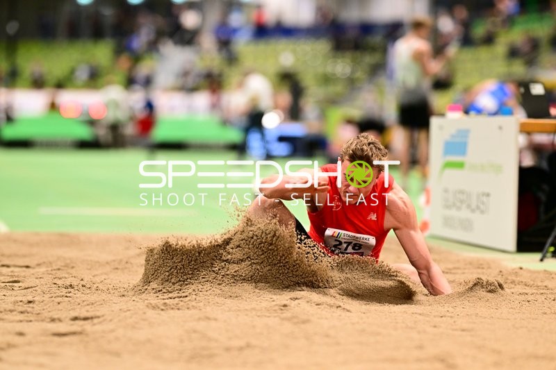 Athlet mit Nummer 278 im Weitsprung