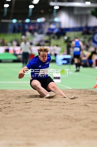 Weitsprung mit {null_73}