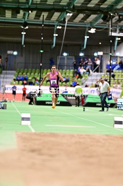 Startnummer 48 beim Weitsprung
