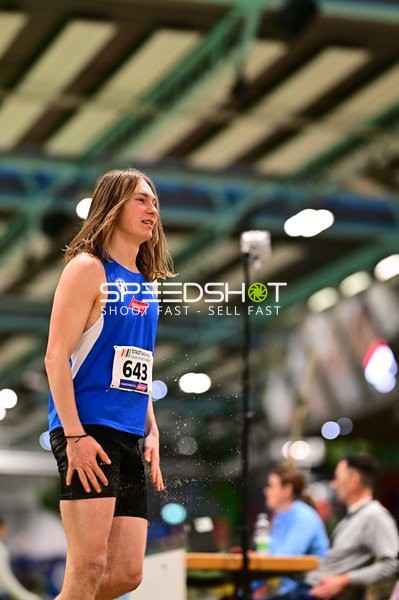 Athlet mit Startnummer 643 im Glaspalast