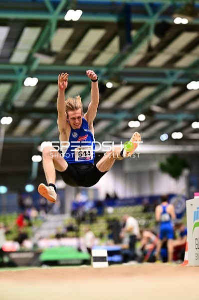 Athlet mit Startnummer 644 beim Weitsprung