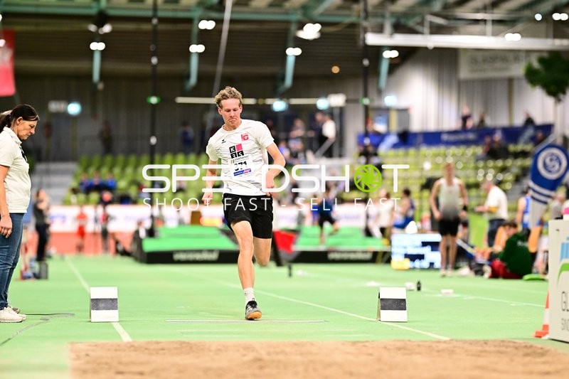 Startnummer 371 beim Weitsprung