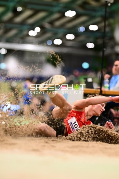 Weitsprung im Glaspalast