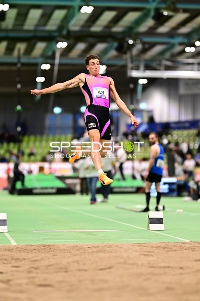 Startnummer 48 beim Weitsprung