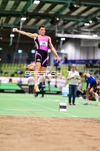 Startnummer 48 beim Weitsprung