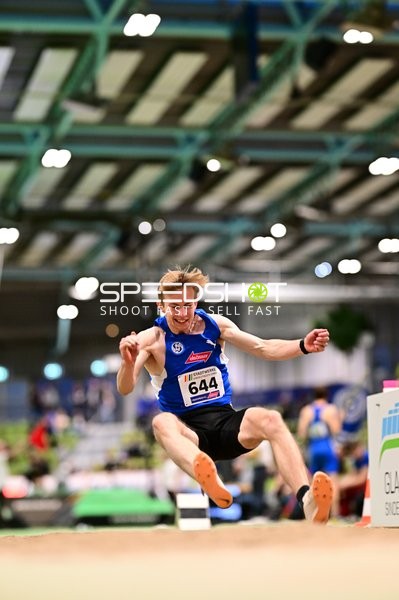 Weitsprung im Glaspalast