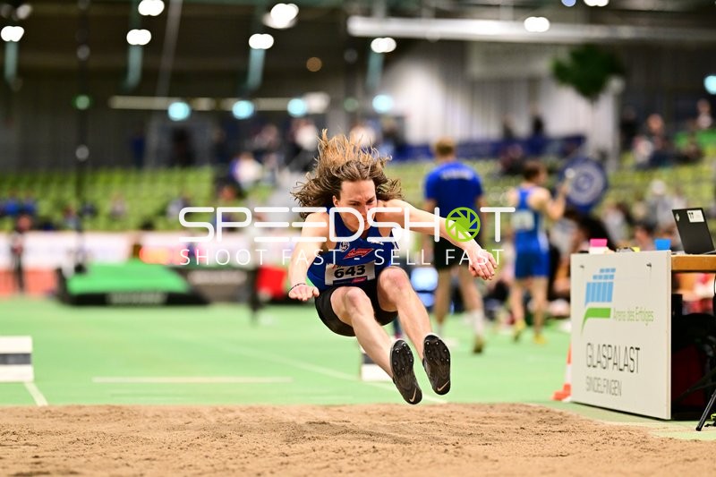 Startnummer 643 beim Weitsprung