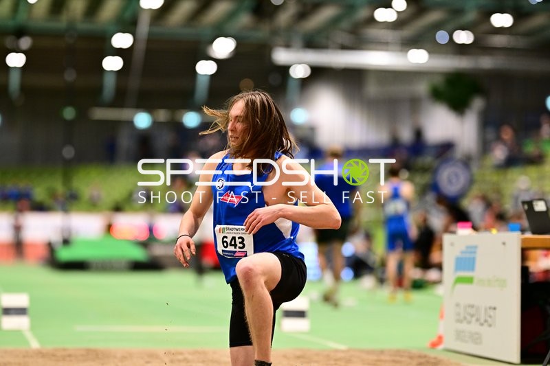 Startnummer 643 beim Weitsprung