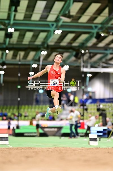 Startnummer 103 beim Weitsprung