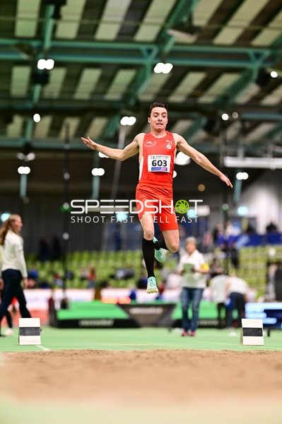 Startnummer 603 beim Weitsprung