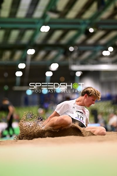 Startnummer 371 beim Weitsprung