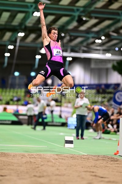 Startnummer 48 beim Weitsprung