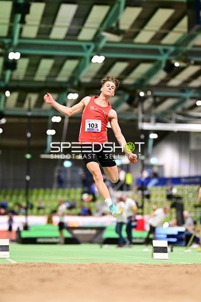 Startnummer 103 beim Weitsprung