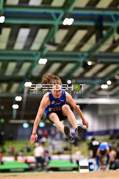 Weitsprung im Glaspalast