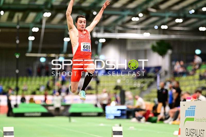 Startnummer 603 beim Sprung