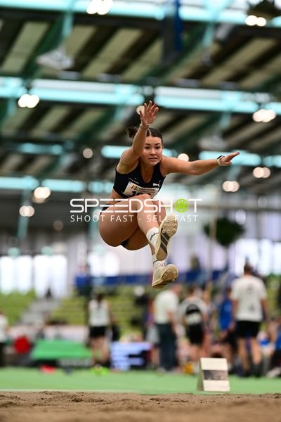 Athletin beim Weitsprung