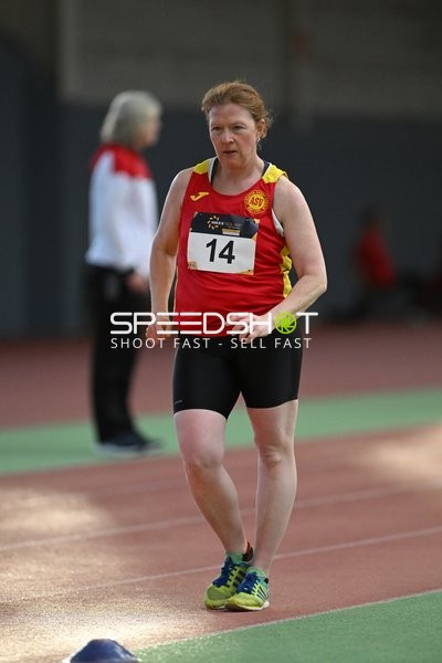 Athletin mit Startnummer 14 in Aktion