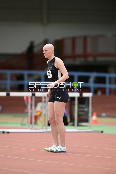 Athletin mit Startnummer 68 in Aktion