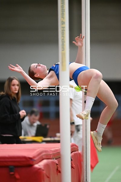 Athletin beim Hochsprung in Erfurt