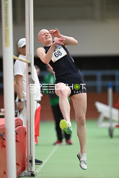 Athlet beim Hochsprung in Erfurt