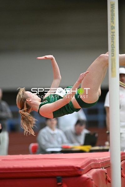 Athletin mit Nummer 94 beim Hochsprung