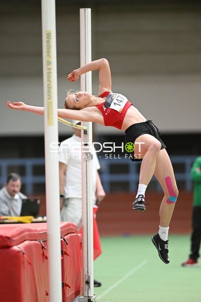 Athletin 147 beim Hochsprung