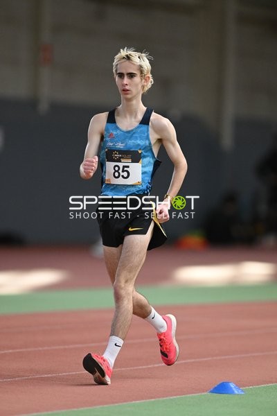 Athlet mit Startnummer 85 in Aktion