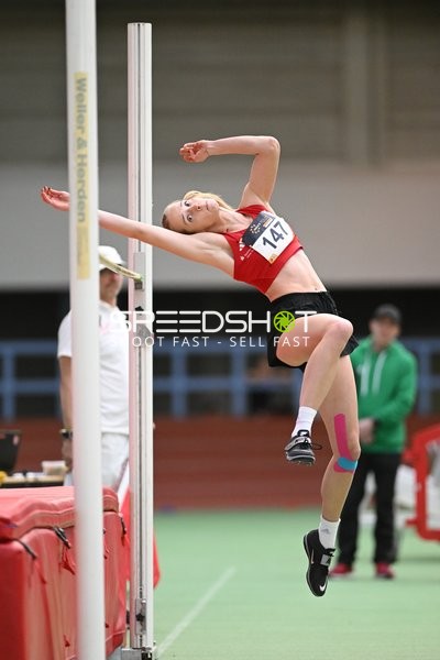 Athletin beim Hochsprung in Erfurt