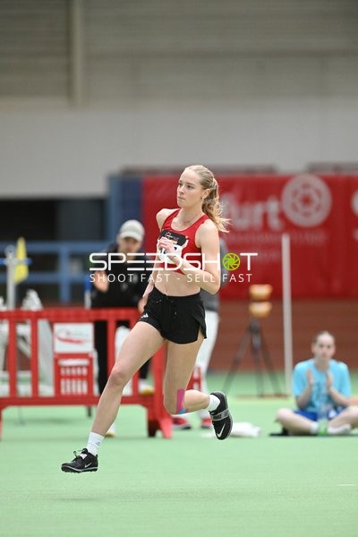 Athletin läuft in Erfurt