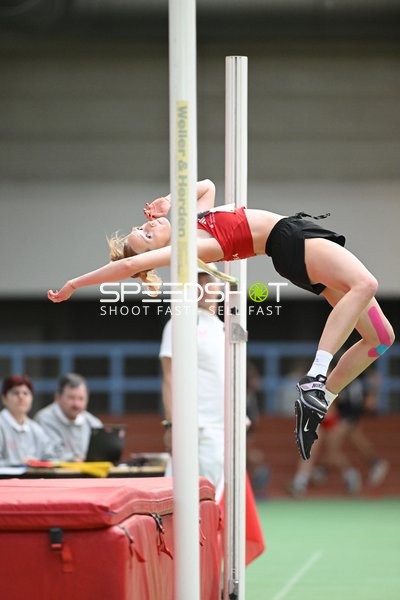 Athletin beim Hochsprung in Erfurt