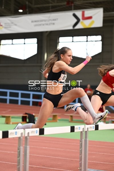 Athletin beim Hochsprung in Erfurt