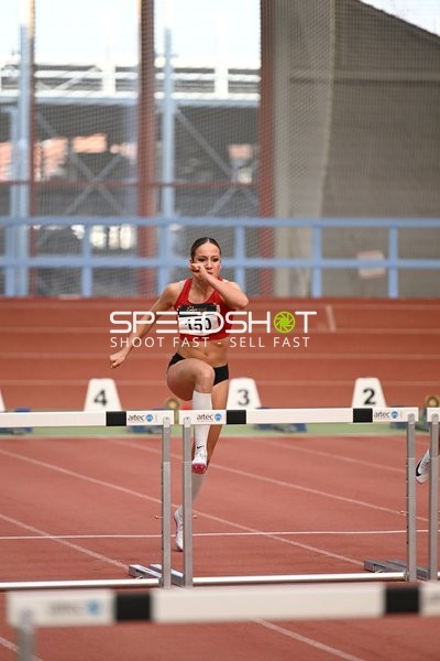 Athletin mit Startnummer 150 in Aktion