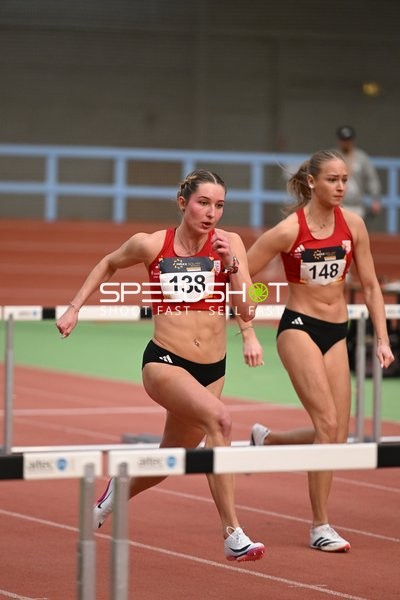 Athletinnen mit Startnummern 138 und 148 in Aktion