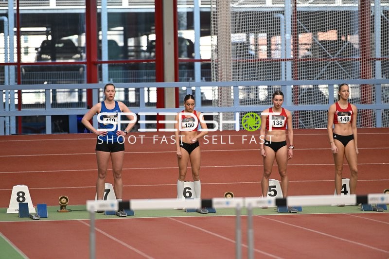 Athletinnen an Startblöcken in Erfurt