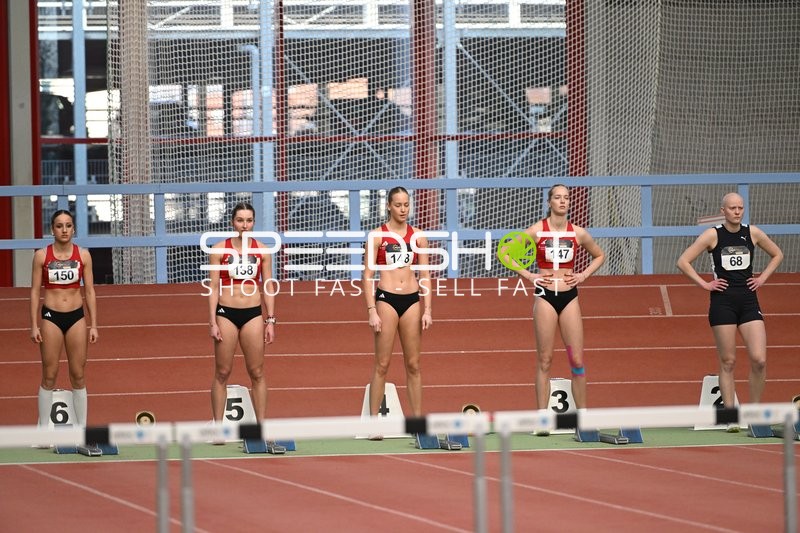 Athletinnen an Startblöcken in Erfurt