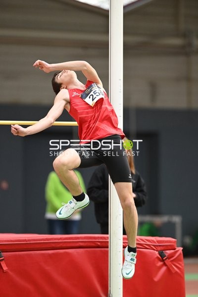 Athlet beim Hochsprung in Erfurt