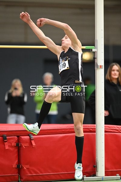 Athlet beim Hochsprung in Erfurt