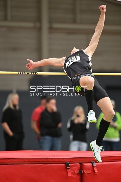Athlet beim Hochsprung in Erfurt