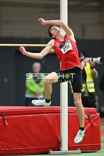 Athlet beim Hochsprung in Erfurt