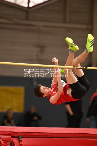 Athlet beim Stabhochsprung in Erfurt