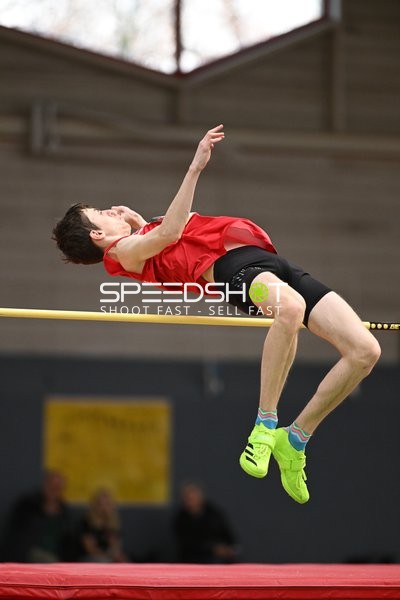 Athlet beim Hochsprung in Erfurt