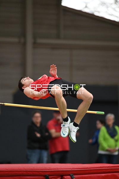 Athlet beim Hochsprung in Erfurt